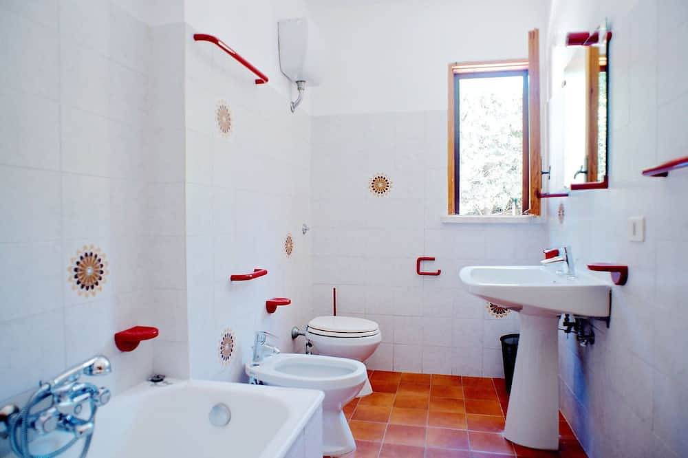Apartamento entero, Acogedor apartamento para 2 personas con piscina, A/C, Wifi, Tv, mascotas permitida y aparcamiento in Sperlonga, Provincia de Latina