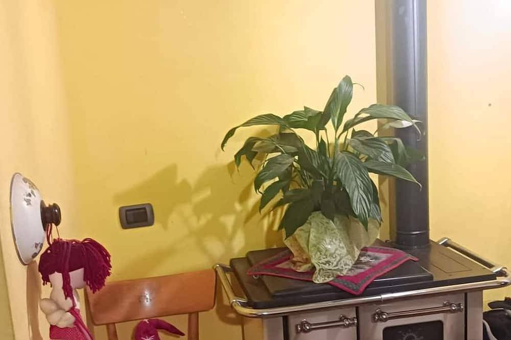 Entire apartment, Your home in the Castelli Romani Cozy apartment on the outskirts of Rome in Frascati, Parco Regionale dei Castelli Romani