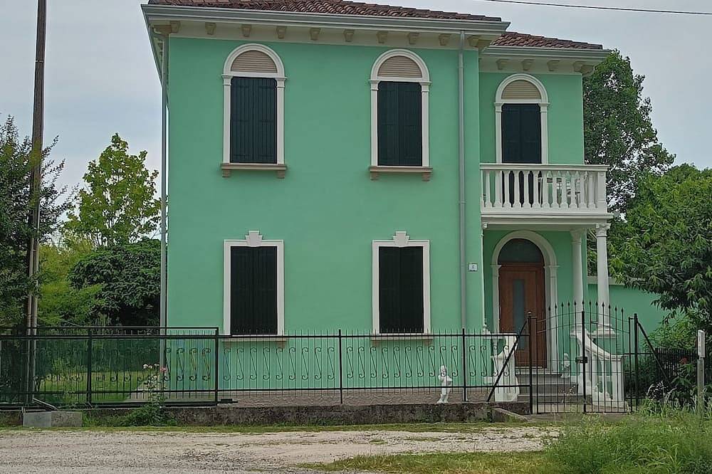 Green cottage in Oriago, Mira