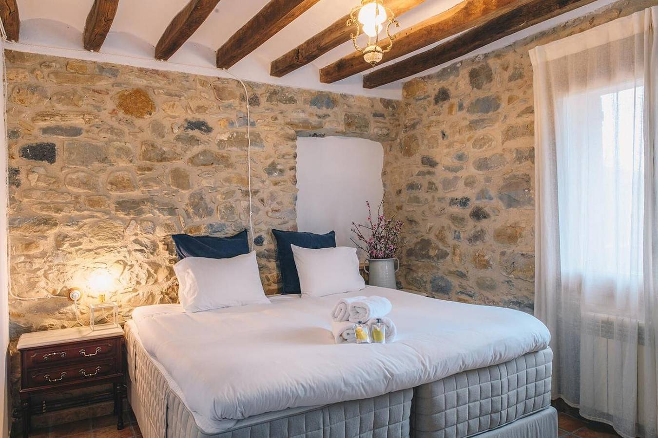 Entire apartment, Can Blanc de Baix – Rural Retreat in the Heart of La Garrotxa in Montagut i Oix, Garrotxa