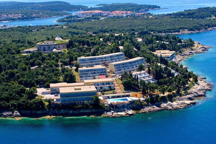 Ferienanlage für 7 Personen, mit Balkon und Pool sowie Ausblick in Pula - 4