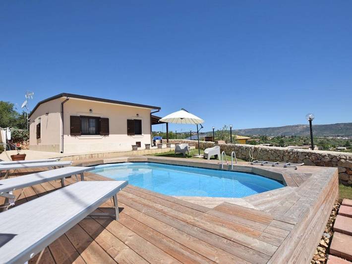 Villa per 5 persone, con piscina e giardino nonché terrazza a Floridia