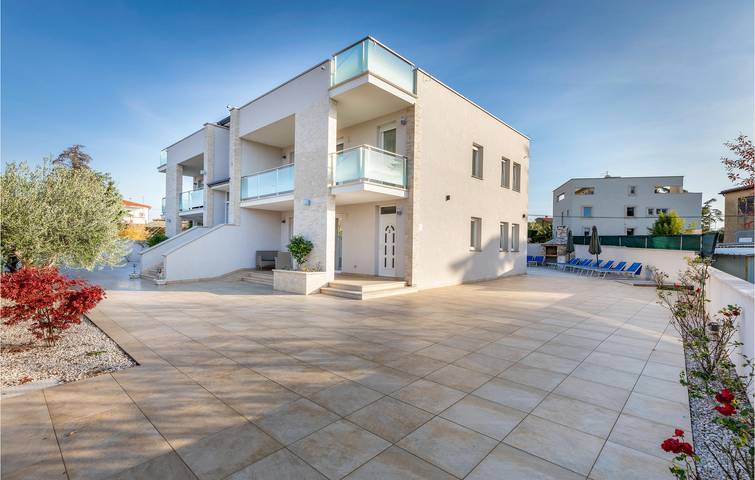 Ferienhaus für 16 Personen, mit Pool und Terrasse in Umag - 2