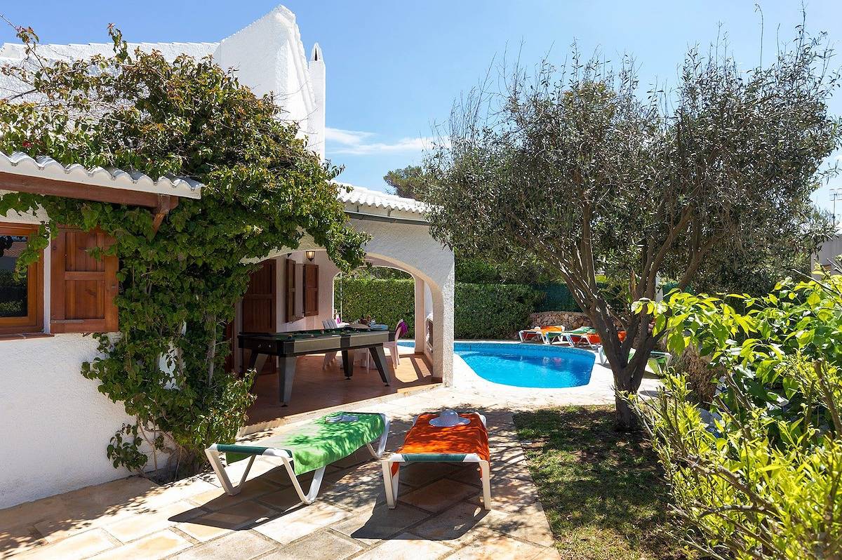 Villa Gerard in Cala Blanca, Ciutadella