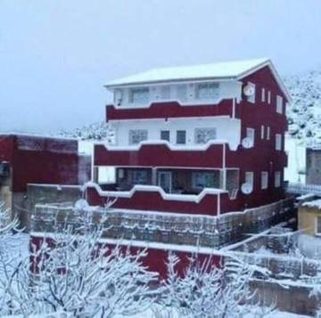 Cottage pour 2 personnes, avec piscine ainsi que vue et jardin dans Imouzzer du Kandar