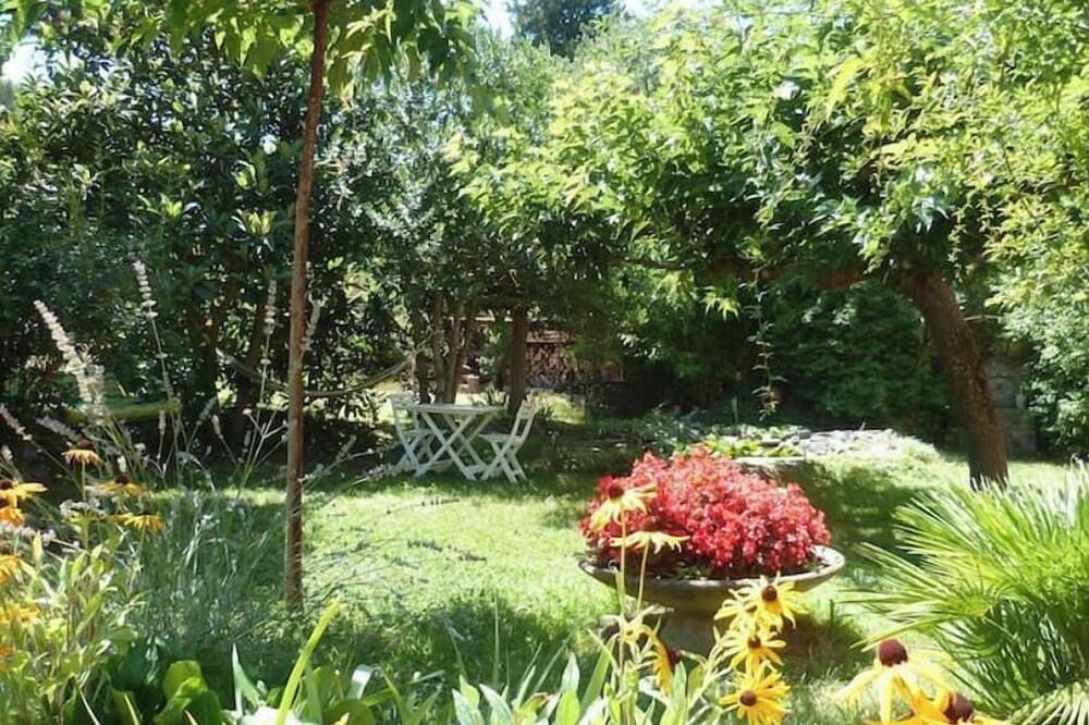 Entire apartment, Studio Aix en Provence in Meyreuil, Aix-en-Provence region