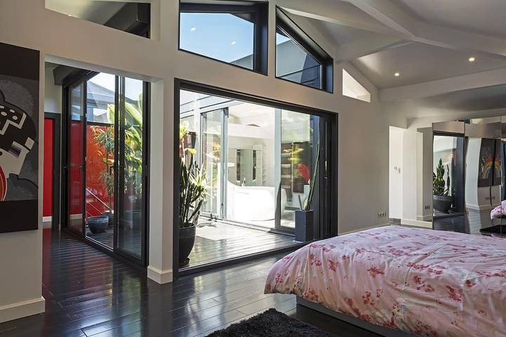 Villa luxueuse climatisée piscine chauffée 5 ch + 5 sdb - 10 personnes Bordeaux in Bègles, Région de Bordeaux