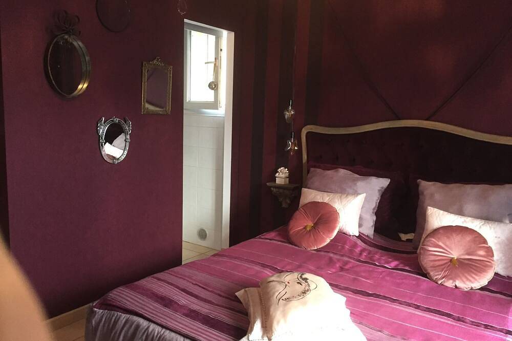 Inhale... Blow it out! A bubble of tranquillity in a green setting. in Castelnau-le-Lez, Côte d'Améthyste