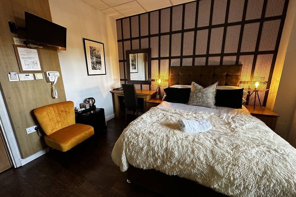Exclusive use of a 12 Bedroom Property - Sleeps 24\nperfect for Groups & families in Oxfordshire