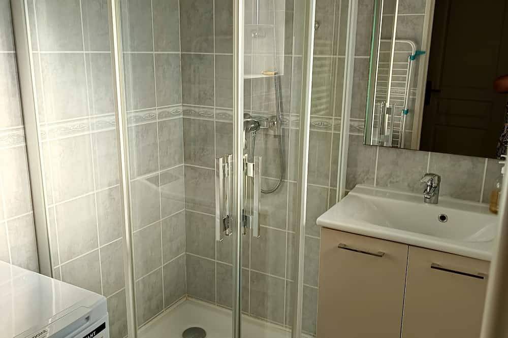 Appartement entier, Gîte Neuf Entier en Bourgogne dans cité médiévale in Arnay-le-Duc, Région de Beaune