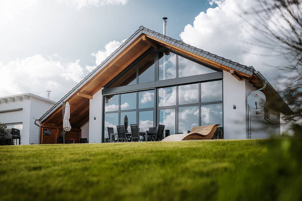Ferienhaus am See mit Privatstrand, Sauna, Kamin, nahe Leipzig in Löbnitz, Nordsachsen