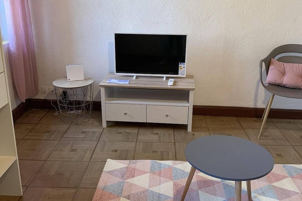 Entire apartment, Apartment 57 m2 in the heart of Tourtour in Tourtour, Draguignan region