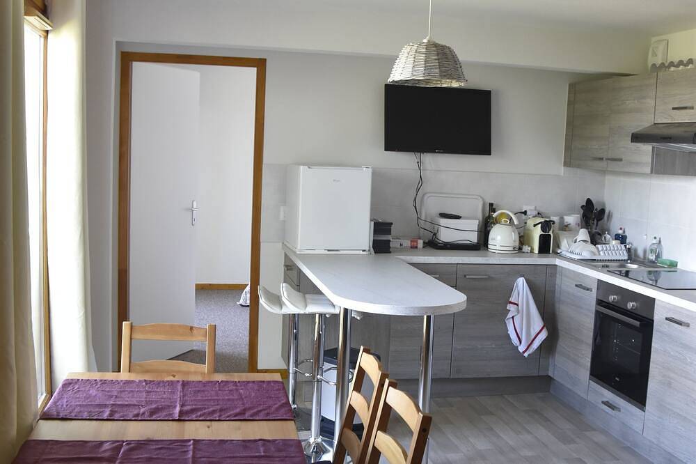 Entire apartment, Nouvel Appartement Moderne: 2 Chambres, Lits Doubles, à 350 m de la Télécabine in Thollon-les-Mémises, Thonon-les-Bains region