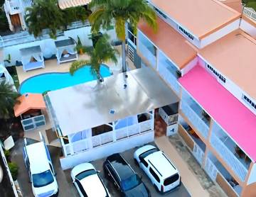 Gîte pour 4 personnes, avec terrasse et jardin ainsi que piscine et jacuzzi dans Le Marin