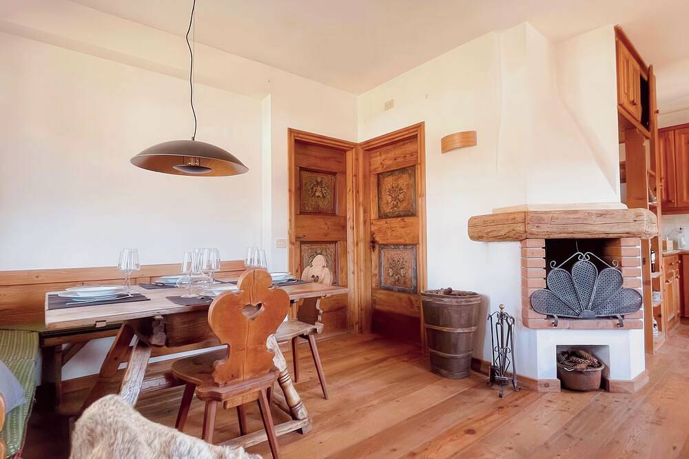 Ganze Wohnung, Cozy mountain house with private garden a few kilometers from Cortina. in San Vito di Cadore, Dolomiti Superski
