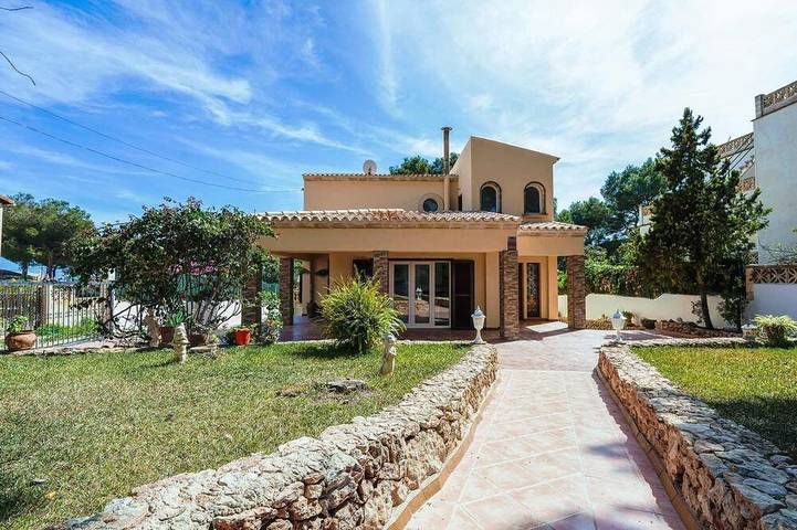 Villa für 6 Personen, mit Pool und Garten in Cala Pi