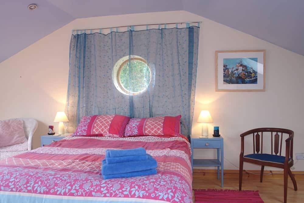 Galanda Treetops, pet friendly, with a garden in Newton Ferrers in Newton and Noss, South Devon