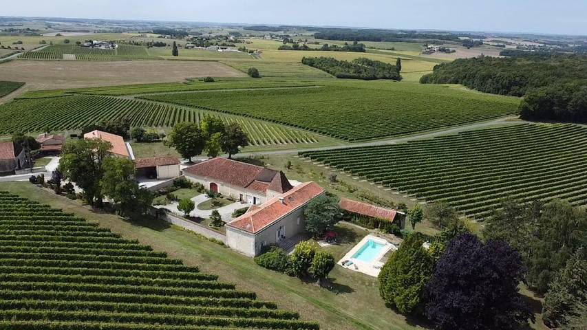 Chambre d’hôte pour 2 personnes, avec vue et jardin ainsi que terrasse et piscine à Bécheresse