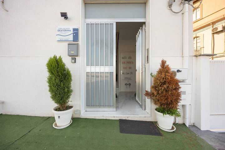 Entire apartment, Suite 'Ekaterina Sunsets' with Sea View in Brolo, Messina Province