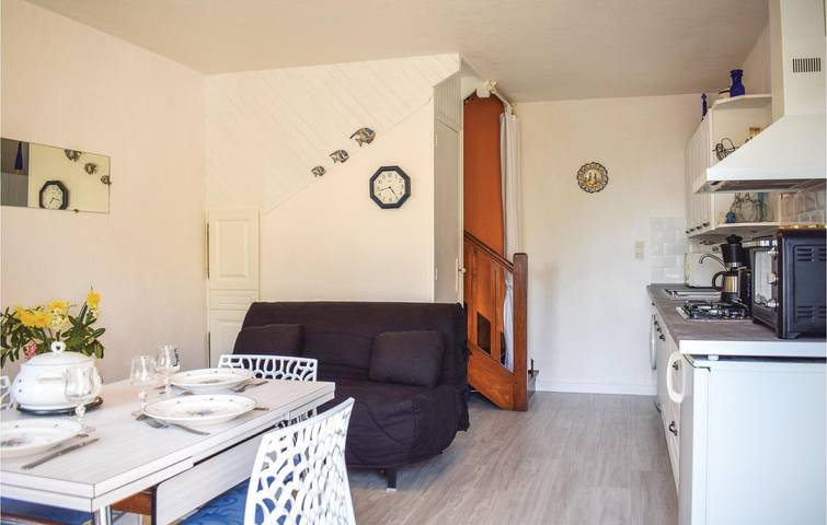 Appartement confortable avec parking, TV et cuisine - 2.5km de Pludual in Plouha, Côte de Goëlo