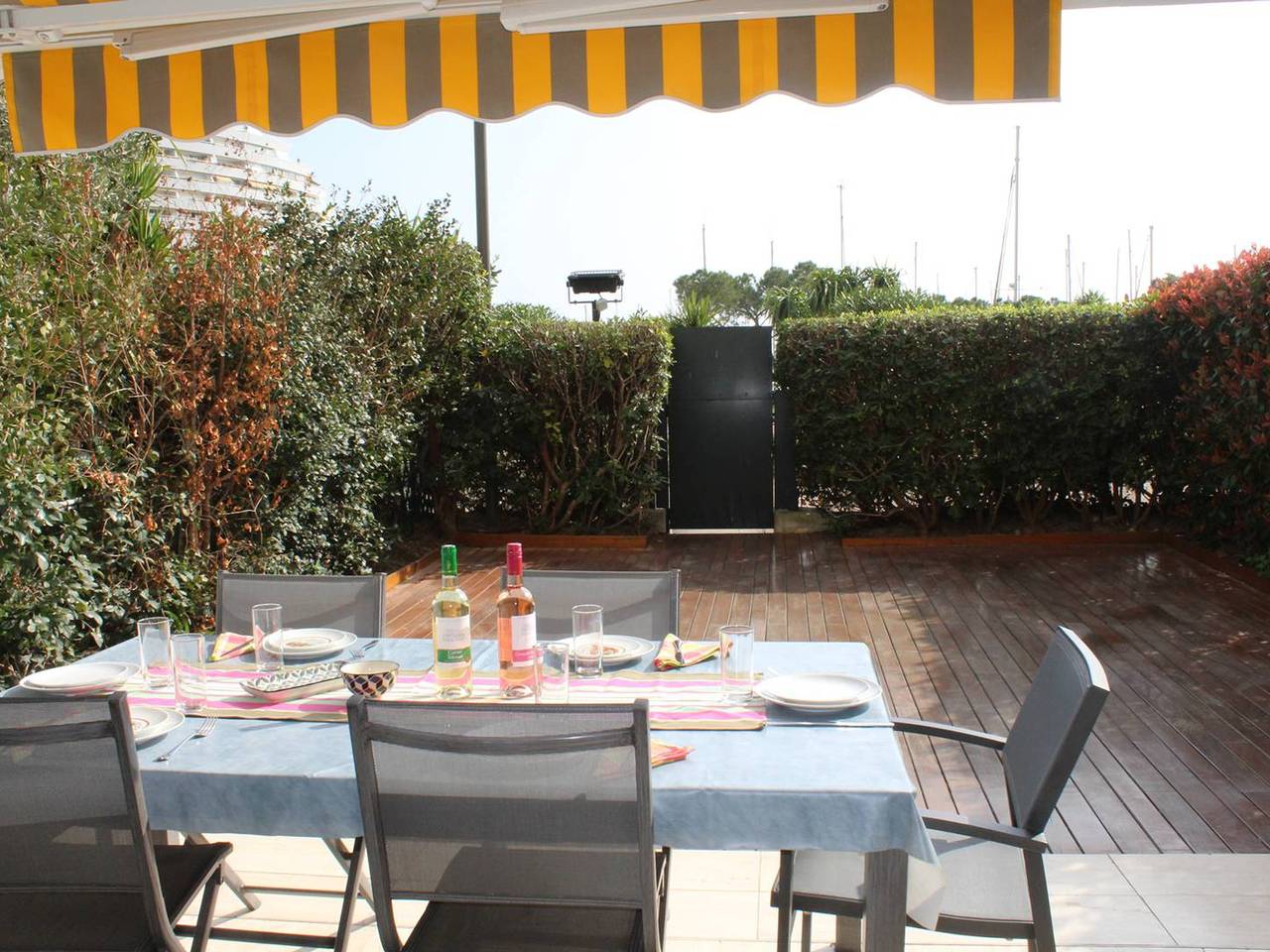 Entire apartment, Ground Floor 3-Room Apartment with Terrace & Garden, 5 min to Beach, A/C, Parking, Villeneuve-Loubet in Villeneuve-Loubet Plage, Villeneuve-Loubet