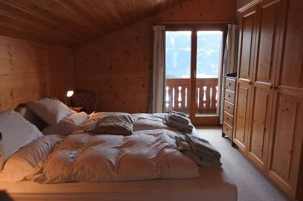 Spacious and cosy chalet, close to the main ski lift and resort centre in Leysin, Alpes Vaudoises