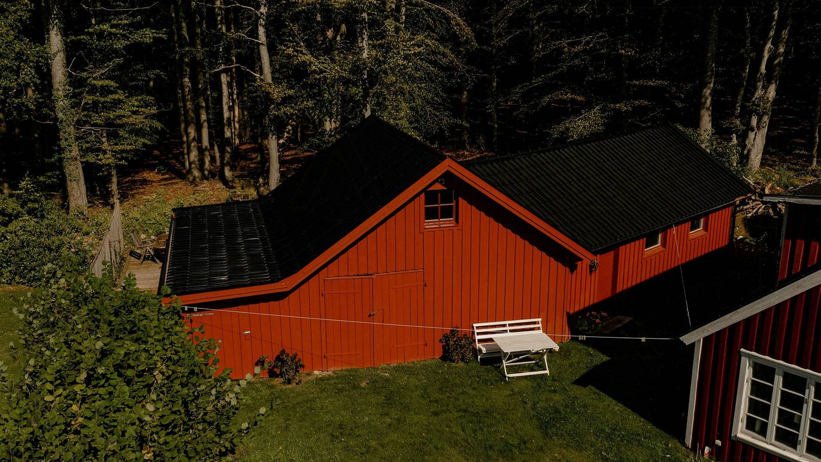Charmig lada nära hav och skog in Bjärehalvön