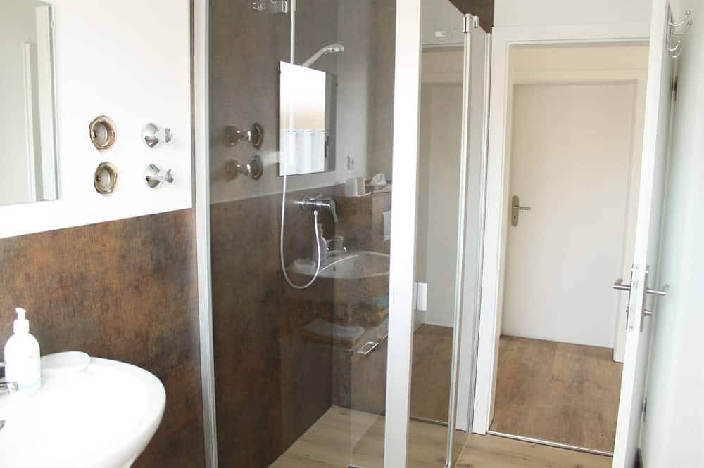 Ganze Wohnung, Ferienwohnung 72 qm für 2-6 Personen mit 2 Schlafzimmern und Terrasse in Riedering, Landkreis Rosenheim