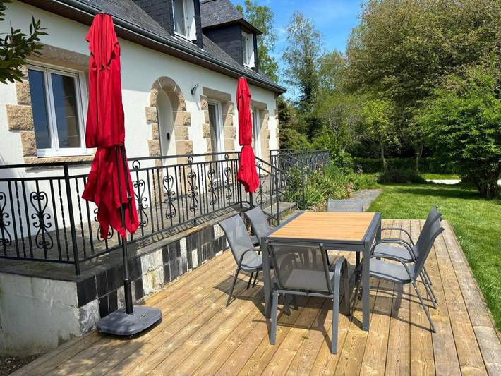 Gîte pour 10 personnes, avec jardin et vue, animaux acceptés à Plélauff