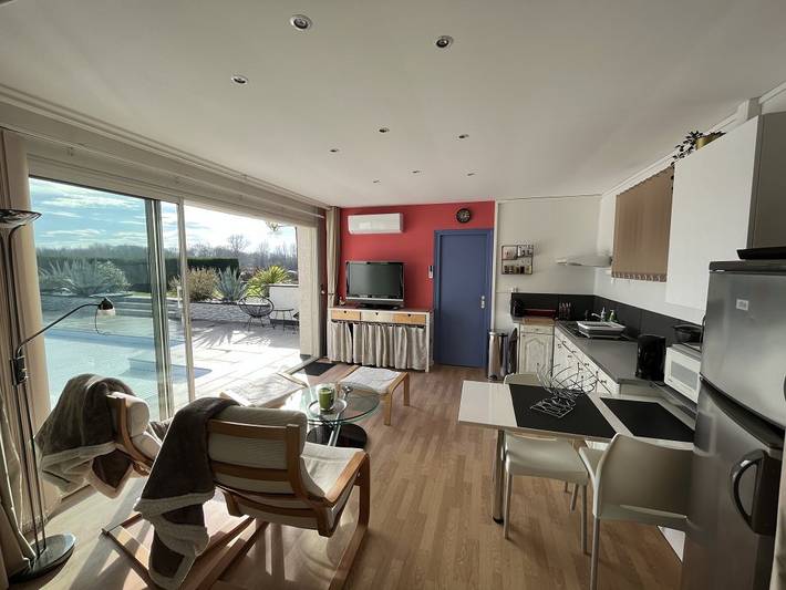 Location de vacances pour 2 personnes, avec terrasse ainsi que jardin et piscine dans Haute-Garonne - 3