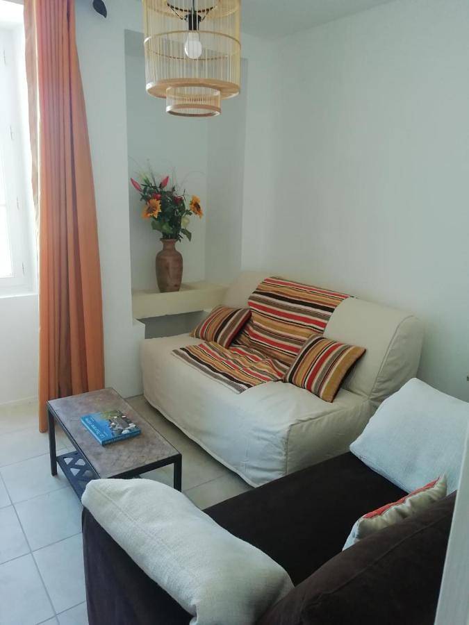 Location de vacances pour 6 personnes, avec vue et jardin à Civray-sur-Esves - 4