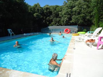Gîte pour 4 personnes, avec piscine ainsi que terrasse et jardin, animaux acceptés à Montbrison-sur-Lez