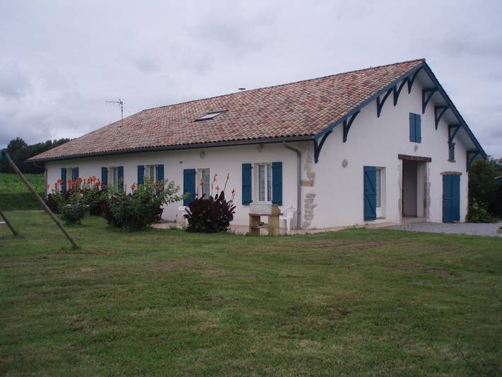 Gîte pour 8 personnes, avec Terrasse et Jardin ainsi que Piscine et Vue à Orist