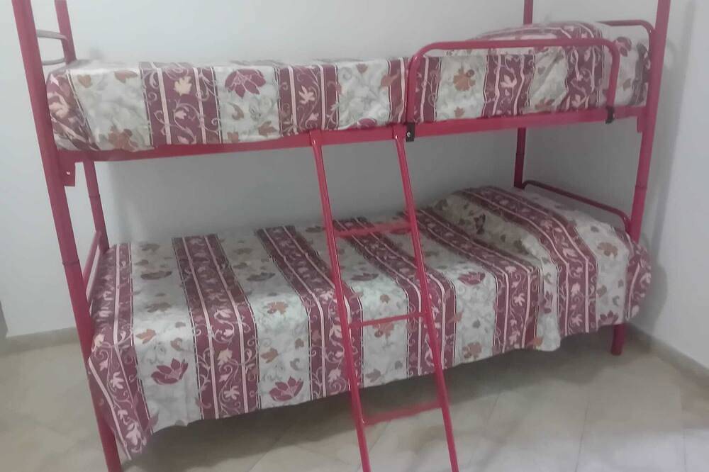 Ganze Wohnung, Ferienwohnung mit großem privatem Garten und in Strandnähe in Seravezza, Italienische Riviera