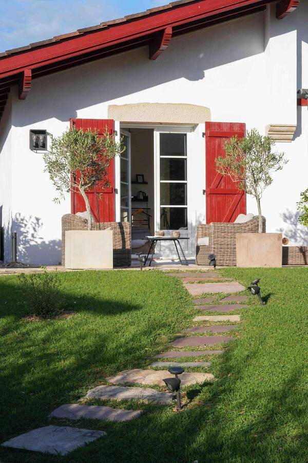 Location de vacances pour 2 personnes, avec terrasse ainsi que jardin et vue à Ascain - 3