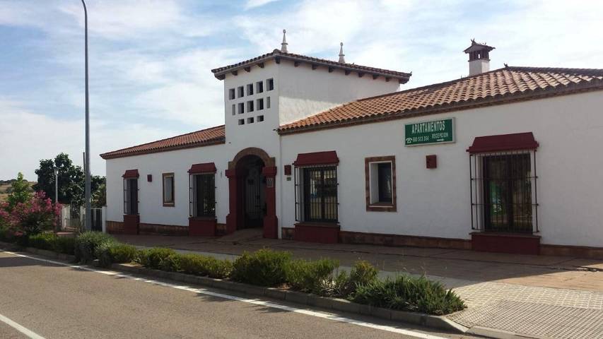 Aparthotel para 3 personas, con Terraza y Piscina en Cáceres