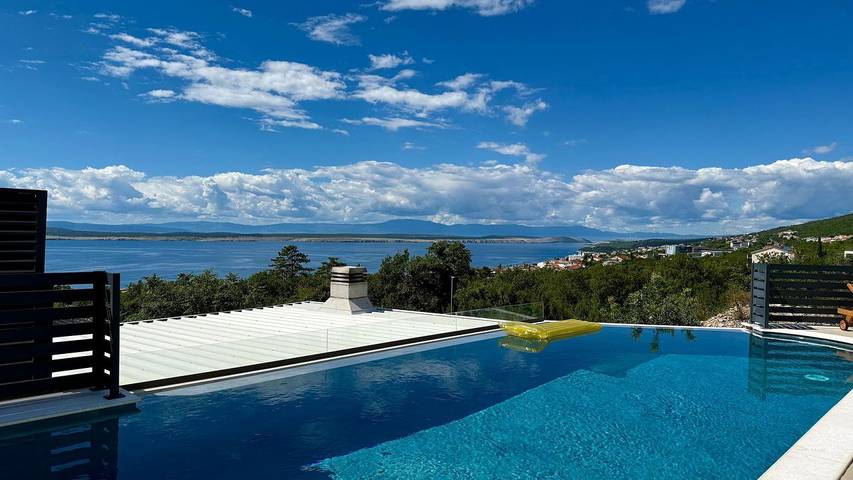 Ferienhaus für 10 Personen, mit Balkon und Pool in Crikvenica