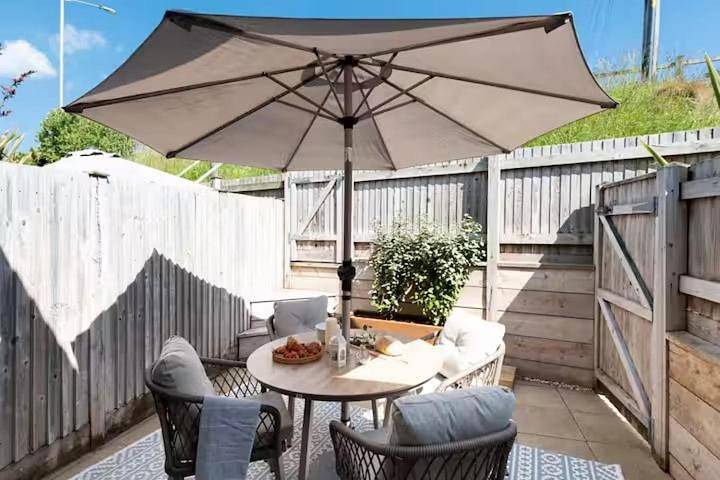 Entire apartment, Two-Bedroom Apartment - Oceanfront in Porth, Newquay