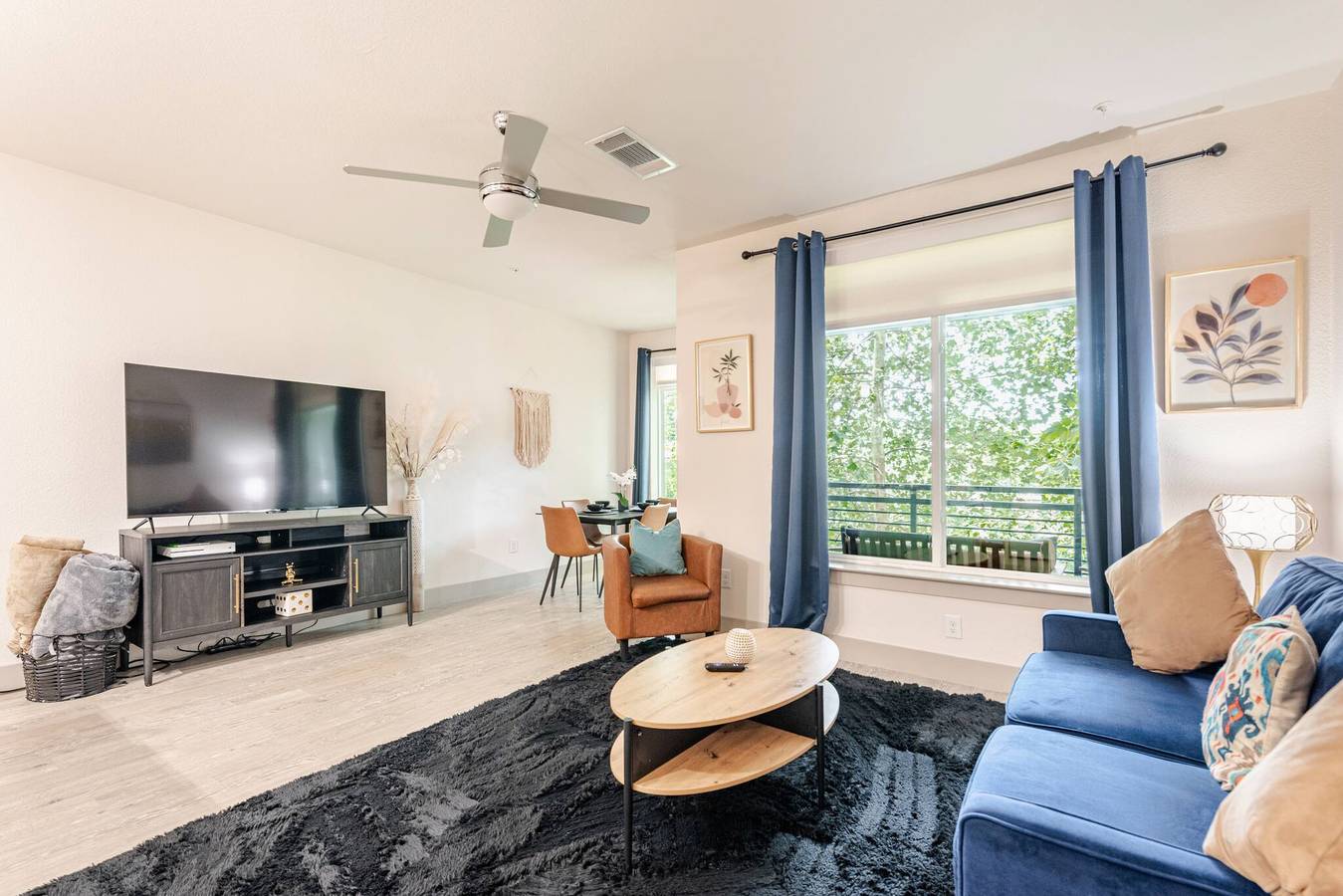 Apartamento vacacional entero, Condominio de lujo con vista al río, vistas a la piscina y estacionamiento gratuito in San Antonio, Condado de Bexar