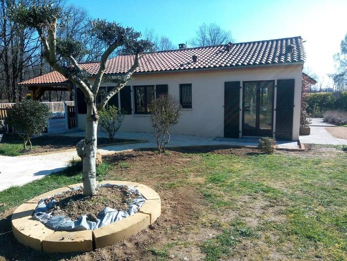 Location de vacances pour 7 personnes, avec jardin et vue ainsi que vue sur le lac et piscine à Peyzac-le-Moustier - 2