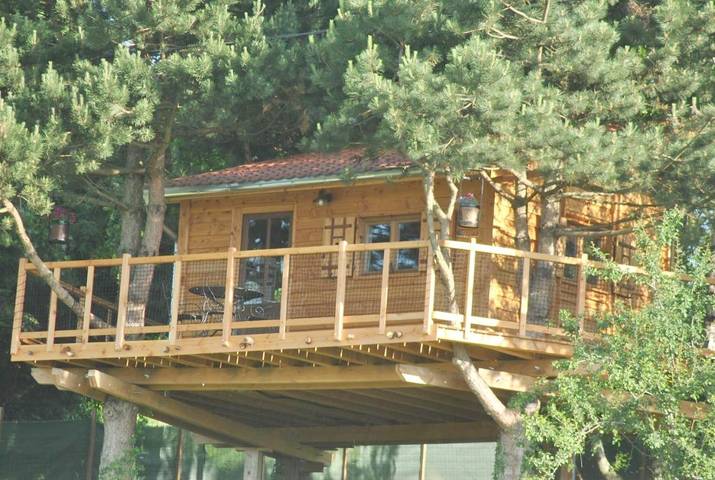 Gîte pour 4 personnes, avec vue ainsi que jardin et balcon à Chaussan