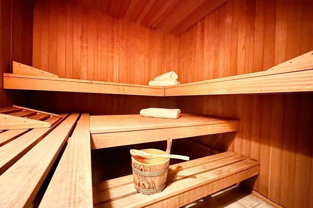 Luxusvilla Wellness Ferienhaus Emg Baden-Baden mit Pool, Sauna, Jacuzzi bis 20P in Gernsbach, Nordschwarzwald