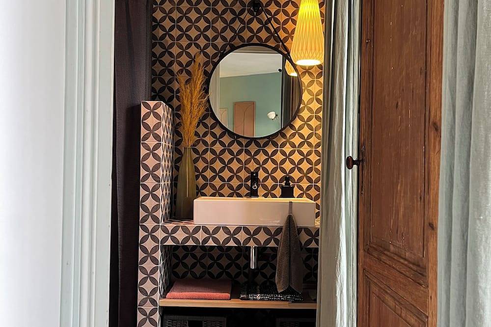 Entire apartment, Charming Studio In Bordeaux St Augustin in Bordeaux, Bordeaux region