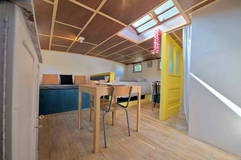Apartamento entero, Cabine 3-Estudio-Apartamento-Baño privado con bañera-vista al canal in Metz, Metz-Campagne