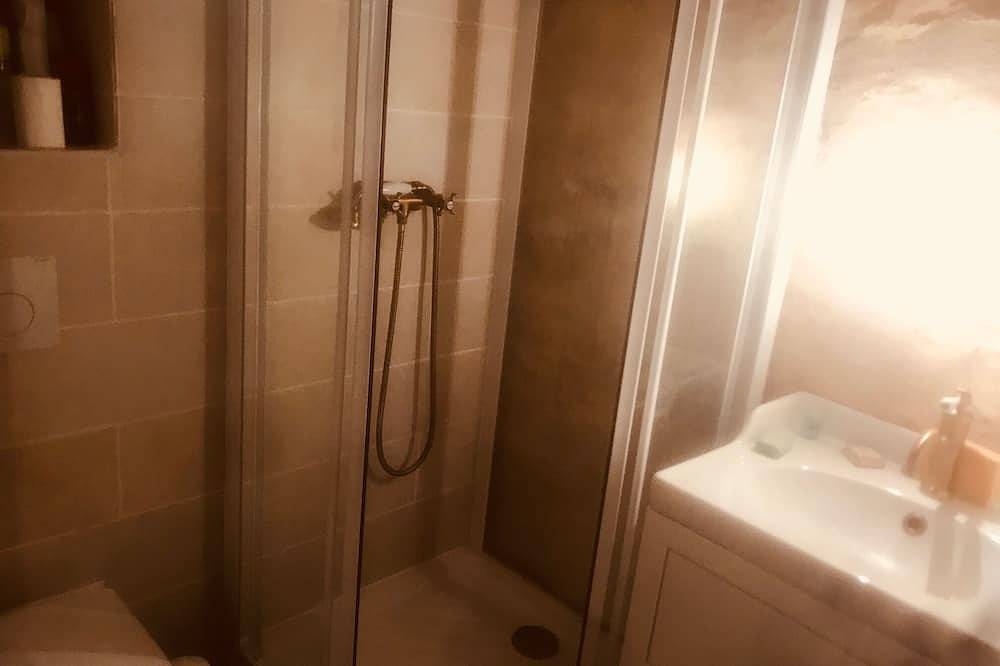 Charmant Manoir du Xvième en Bourgogne proche de Chablis à 2h15 de Paris in Arrondissement d'Avallon