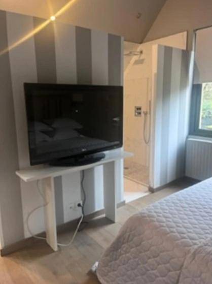 Chambre d’hôte pour 2 personnes, avec jardin et balcon ainsi que vue et piscine dans Mayenne - 3