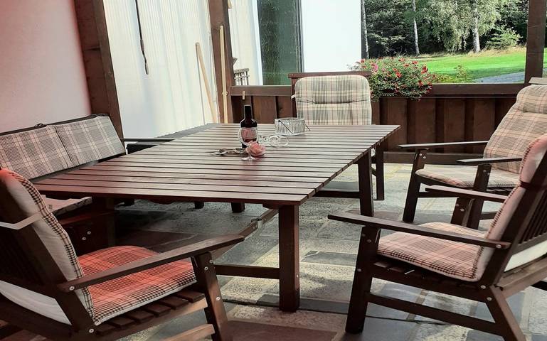 Ferienwohnung für 5 Personen, mit Balkon und Balkon/Terrasse sowie Terrasse und Garten