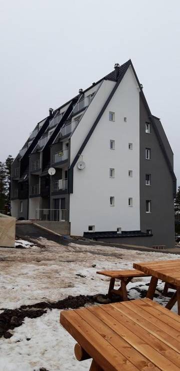 Gîte pour 3 personnes, avec terrasse et vue, animaux acceptés à Kosjerić
