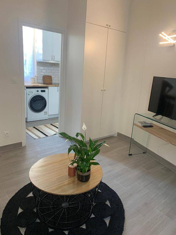 Appartement entier, One-Bedroom Apartment in Les Lilas, Seine-Saint-Denis