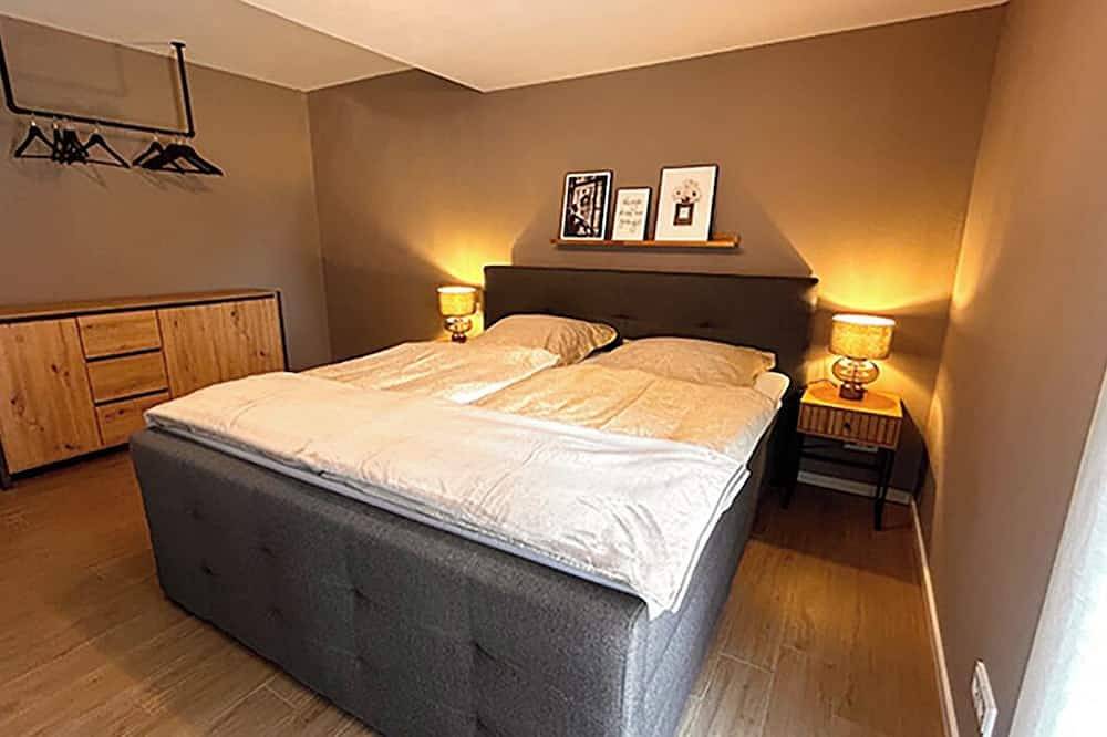 Ganze Wohnung, Fernblick im Oberbergischen Land, direkt am Wald, im Grünen und in Ruhe. in Morsbach, Oberbergischer Kreis